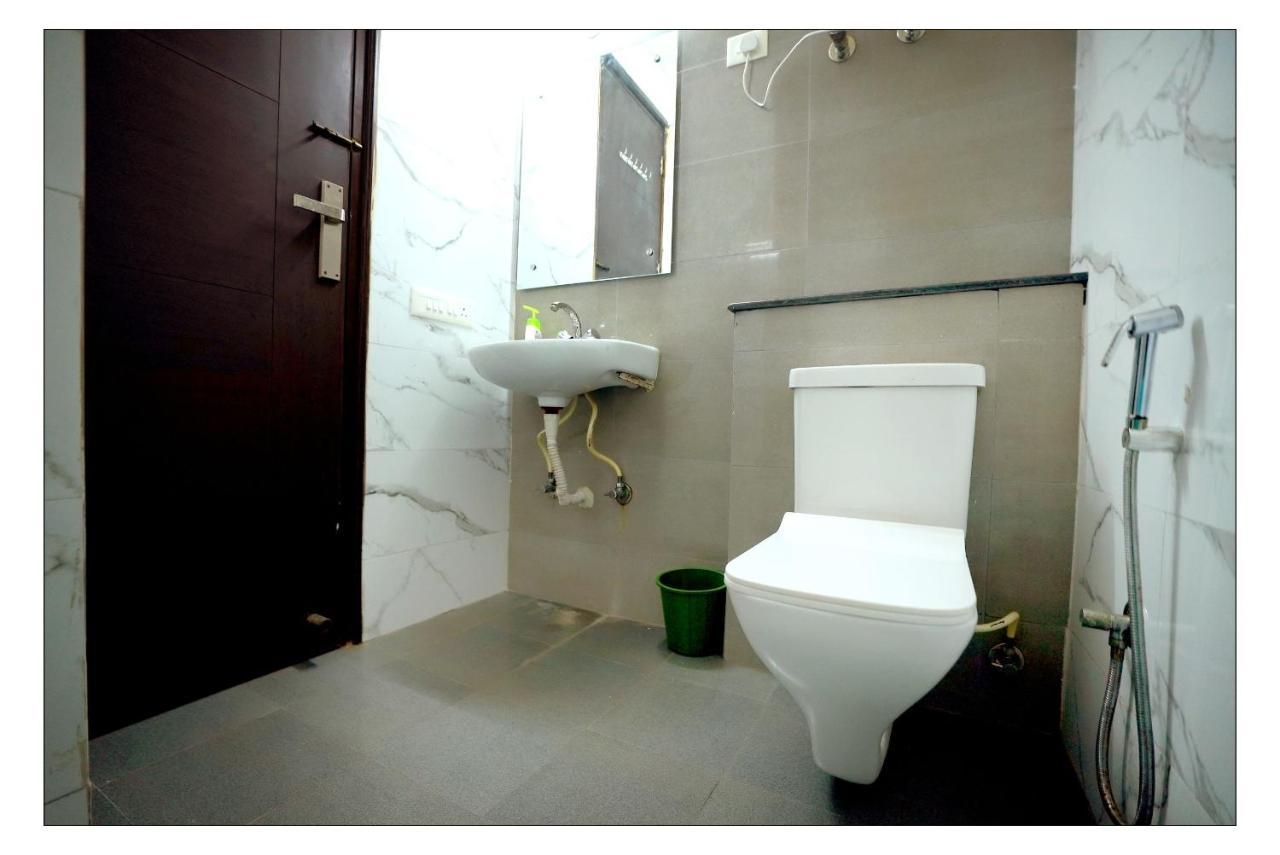 נוידה Gupta Residency Near Ajnara Heritage מראה חיצוני תמונה