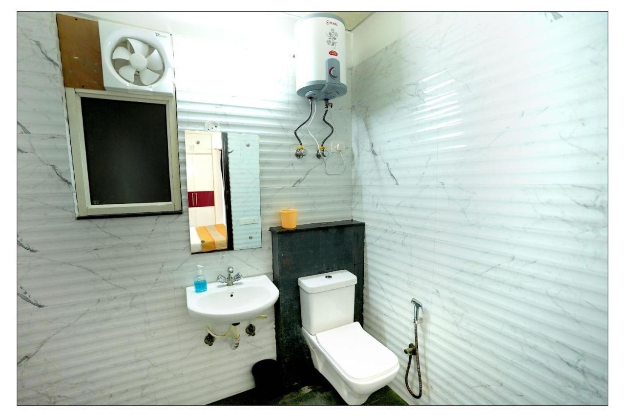 נוידה Gupta Residency Near Ajnara Heritage מראה חיצוני תמונה