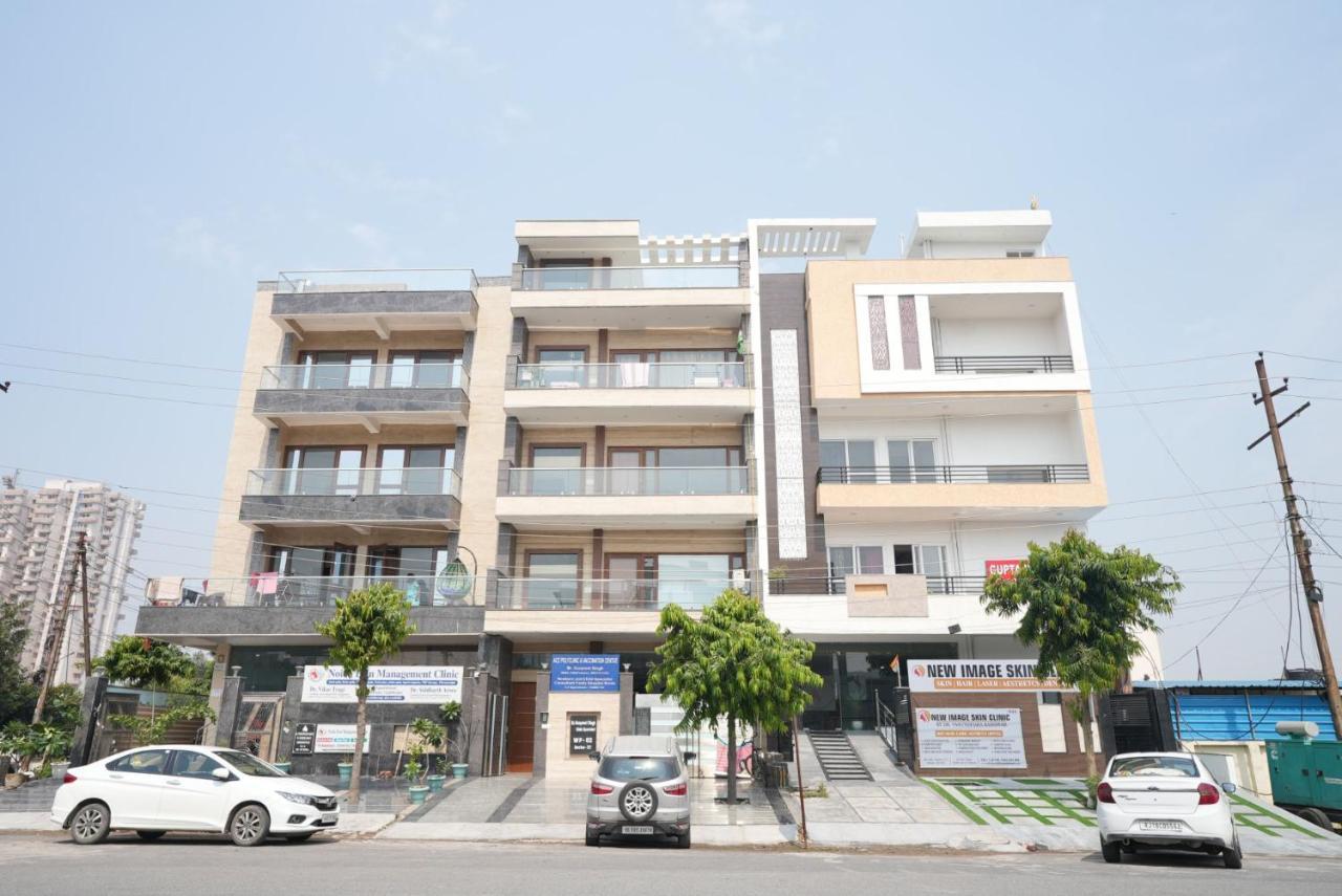 נוידה Gupta Residency Near Ajnara Heritage מראה חיצוני תמונה