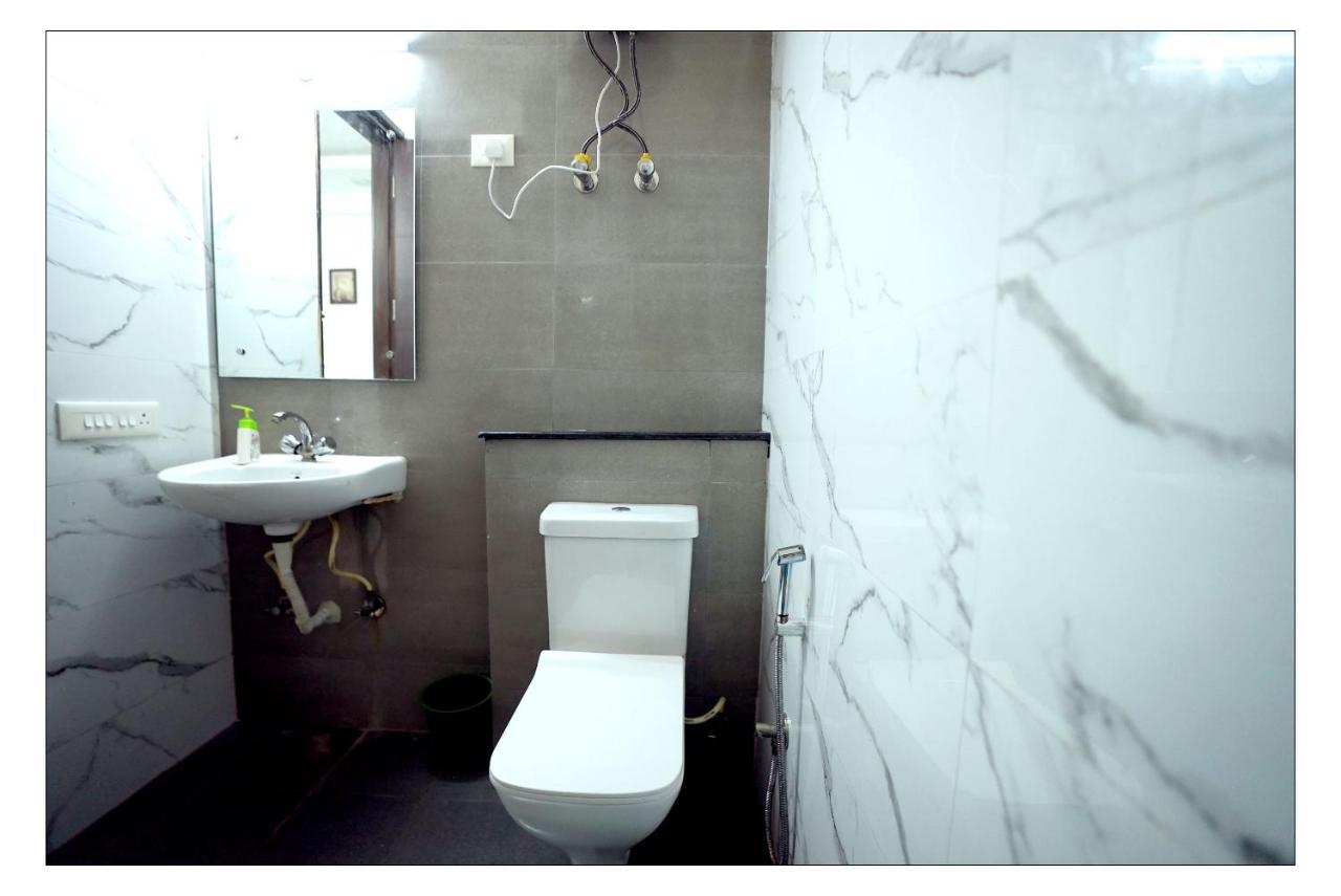 נוידה Gupta Residency Near Ajnara Heritage מראה חיצוני תמונה