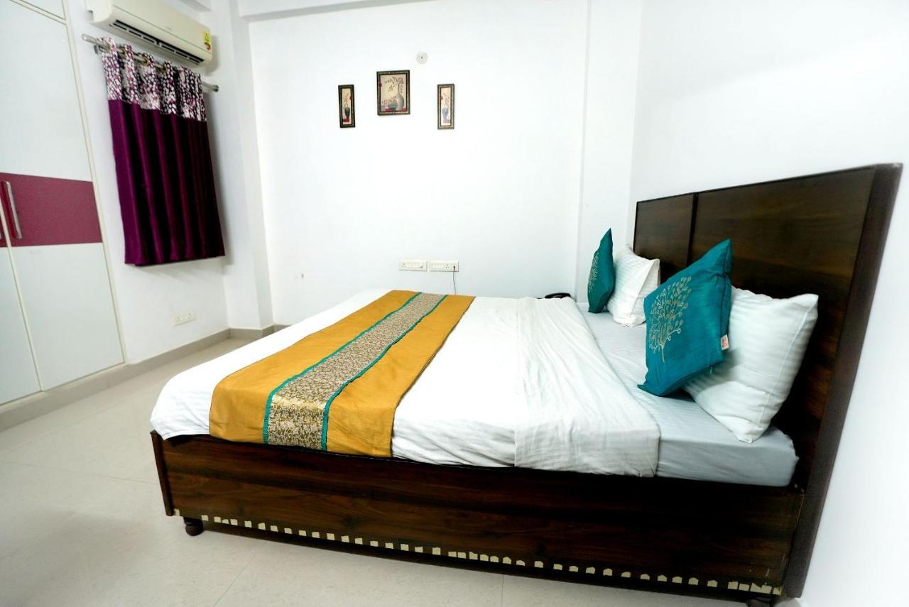 נוידה Gupta Residency Near Ajnara Heritage מראה חיצוני תמונה