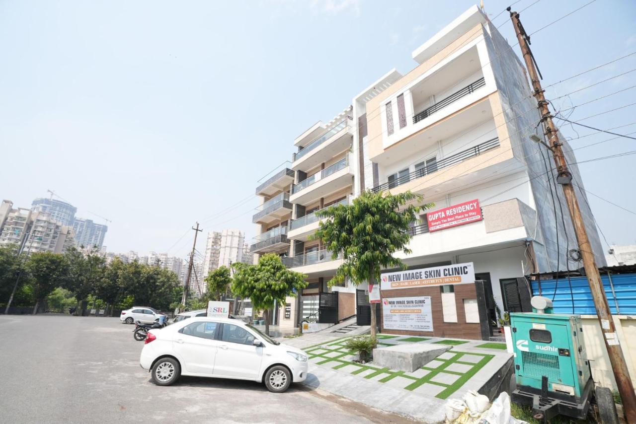 נוידה Gupta Residency Near Ajnara Heritage מראה חיצוני תמונה