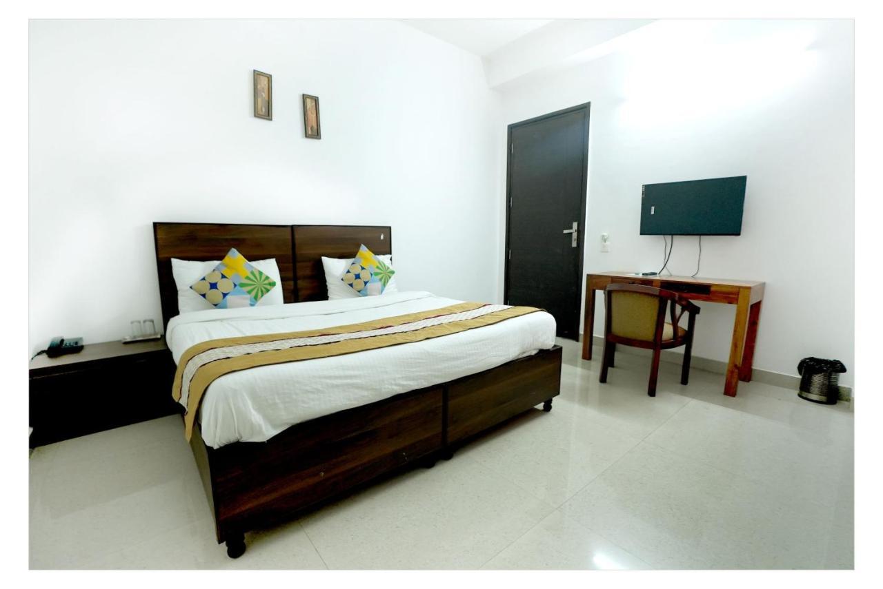 נוידה Gupta Residency Near Ajnara Heritage מראה חיצוני תמונה