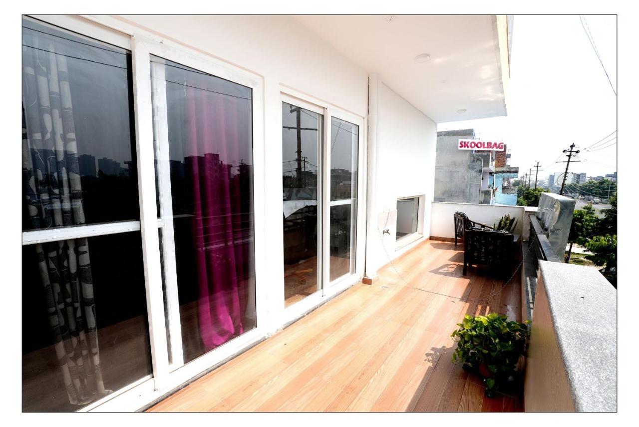 נוידה Gupta Residency Near Ajnara Heritage מראה חיצוני תמונה